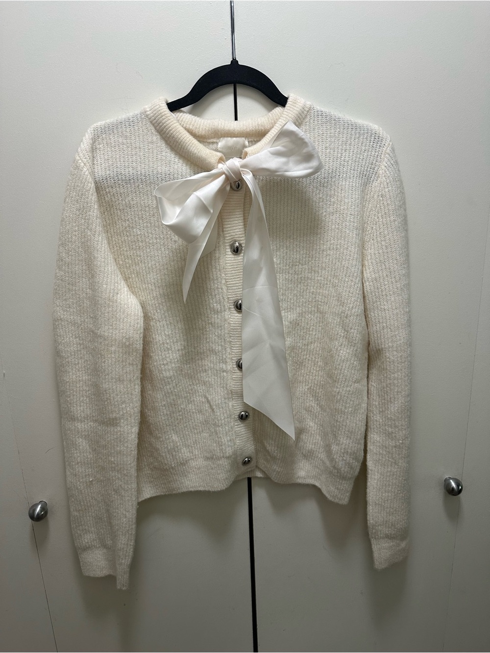 H&M Women's Solid Knit Crew Neck Cardigan Sweater Ivory Bow Button Lightweight - Picture 6 of 8